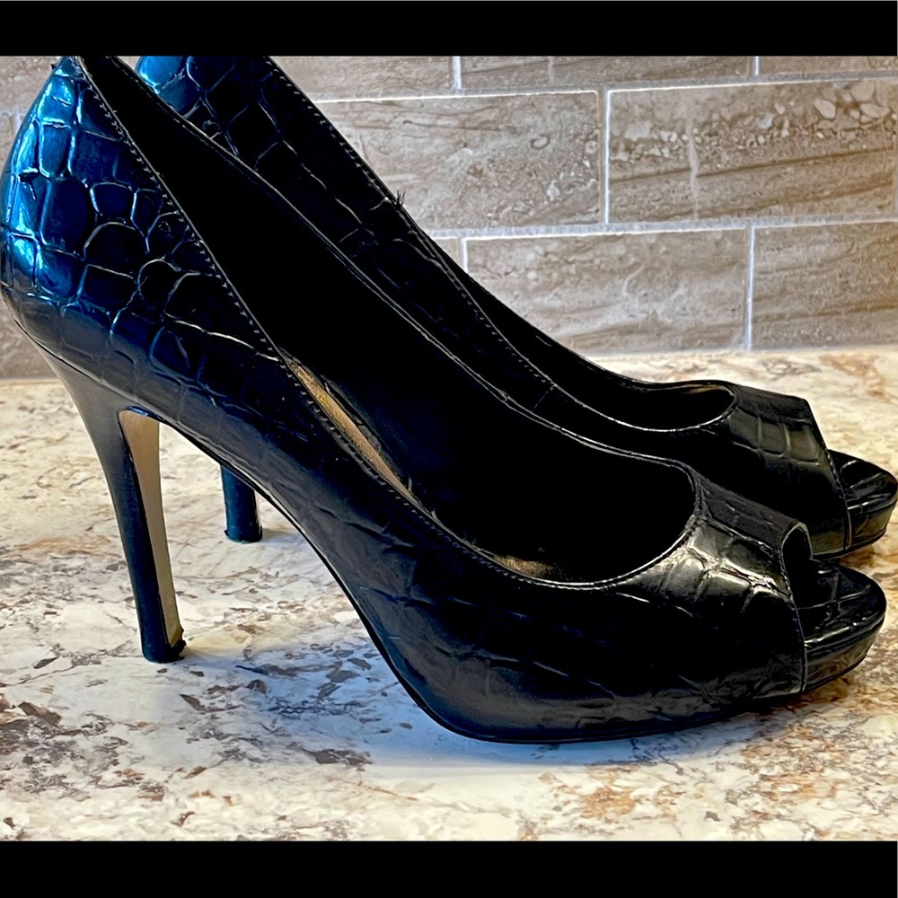 Nine West Patten leather peep toe  size 7